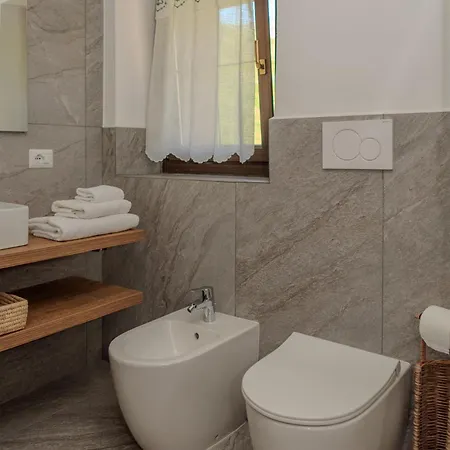 Il Nocciolo Apartment *